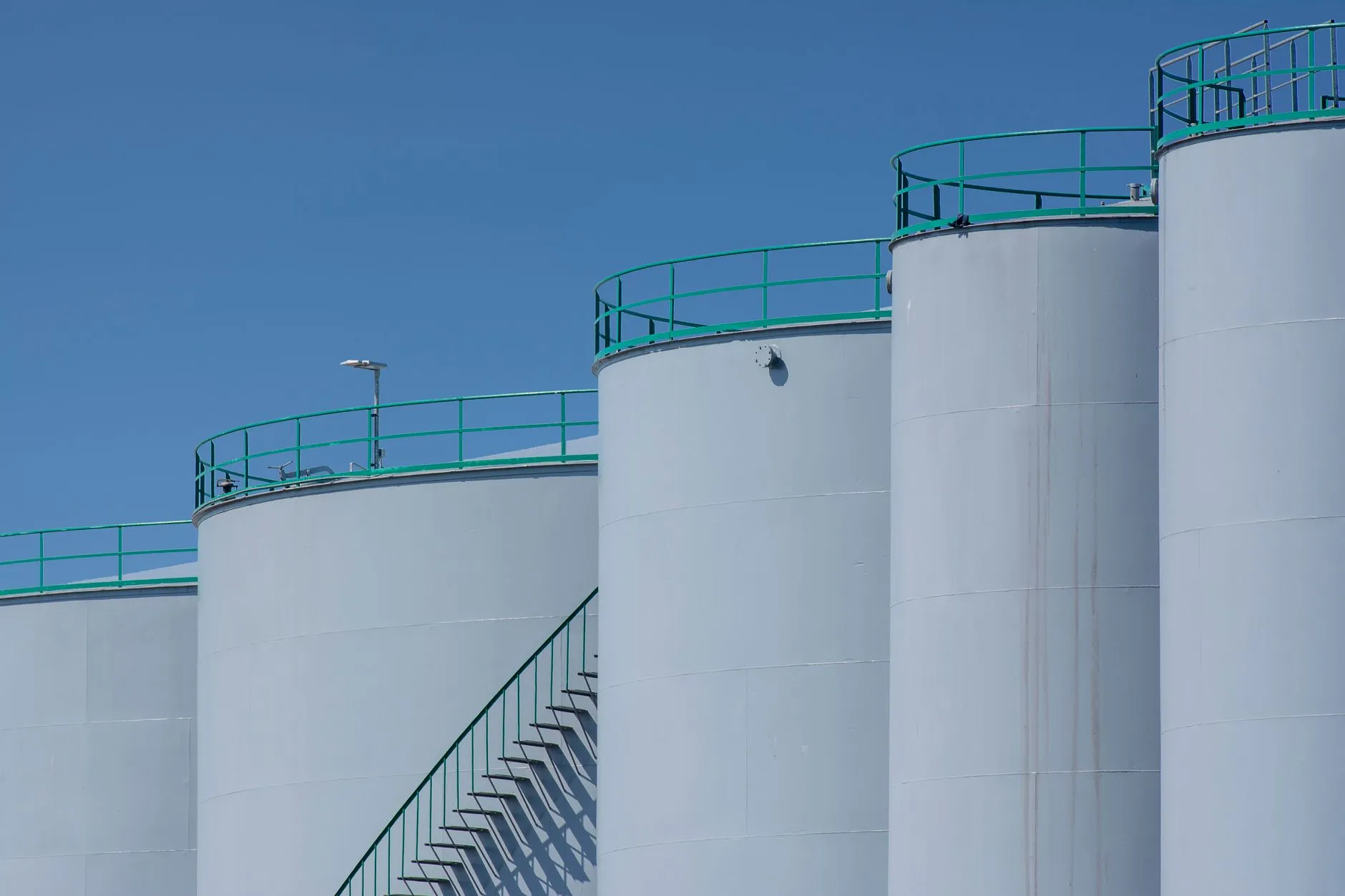 Green hydrogen projects in the UK and Europe face delay and uncertainty